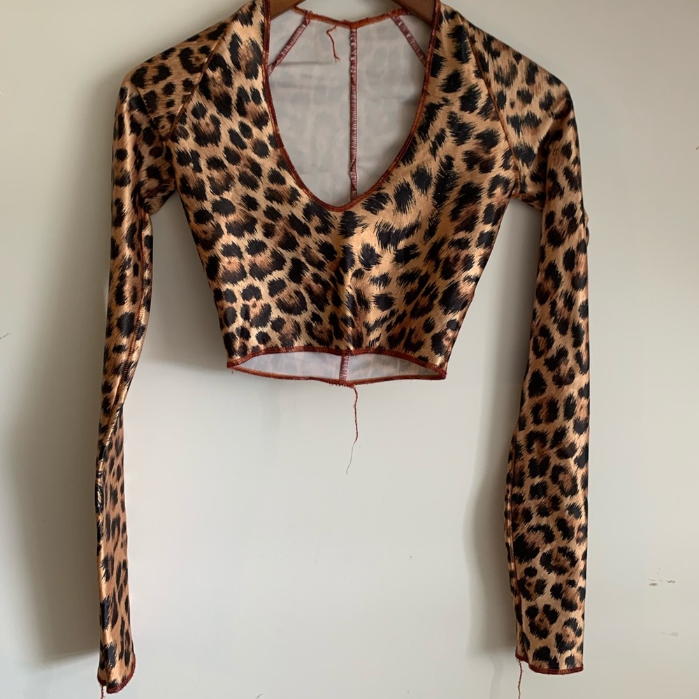 Zulu bët lycra cropped top in leopard print
